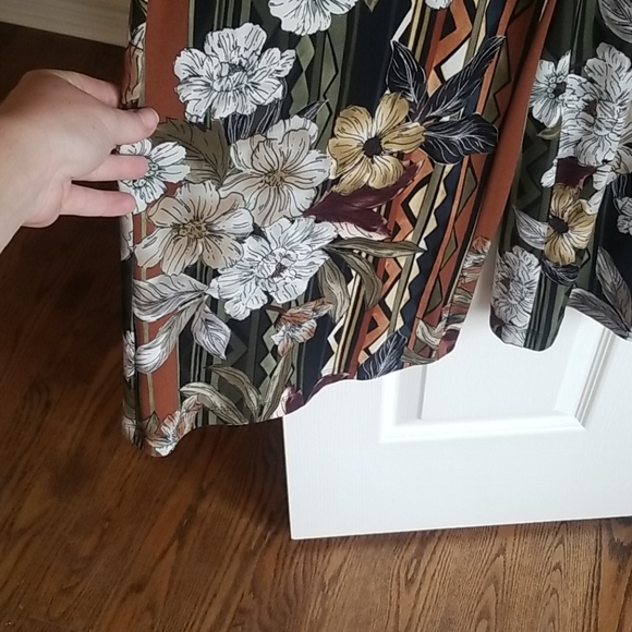 Strapless jumpsuit in jungle flower print - Picture 3 of 5